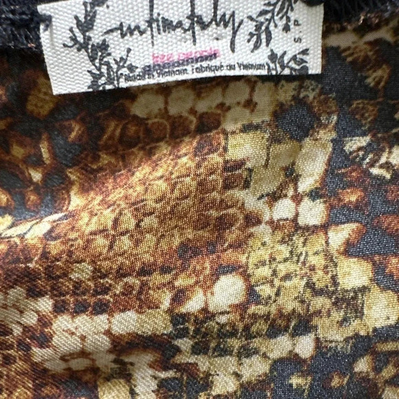 Free People Intimately Snakeskin bodysuit with lace trim. NWOT’s.  Size S/P - Picture 5 of 6